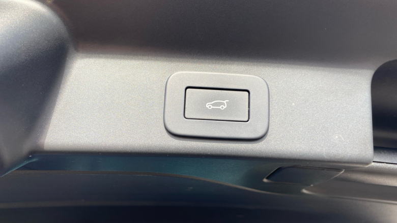 Jaguar F-Pace 2.0 D200 R-Dynamic SE 5dr Auto AWD Diesel Estate